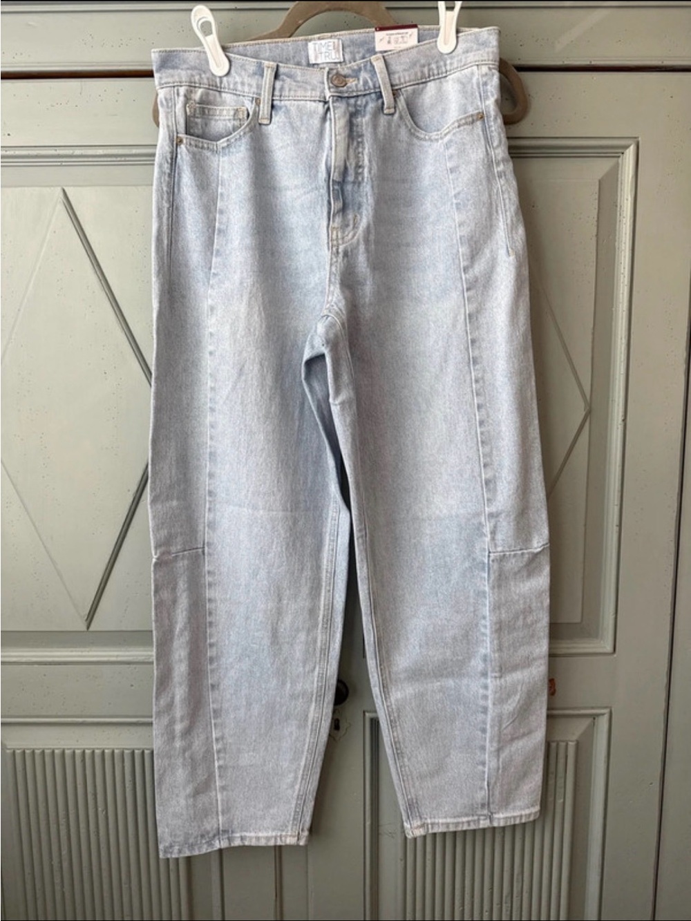 Time and Tru Light Wash Barrel Jeans NWT